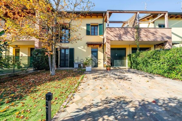 casa indipendente in vendita a Rubiera in zona Fontana