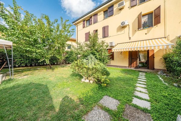 appartamento in vendita a Rubiera in zona Fontana