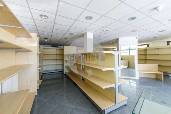 locale commerciale in vendita a Rubiera