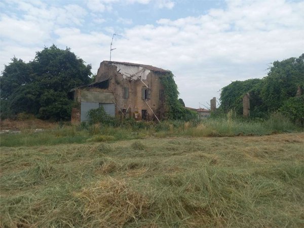 casale in vendita a Rubiera in zona San Faustino