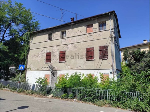 esavano in vendita a Rubiera