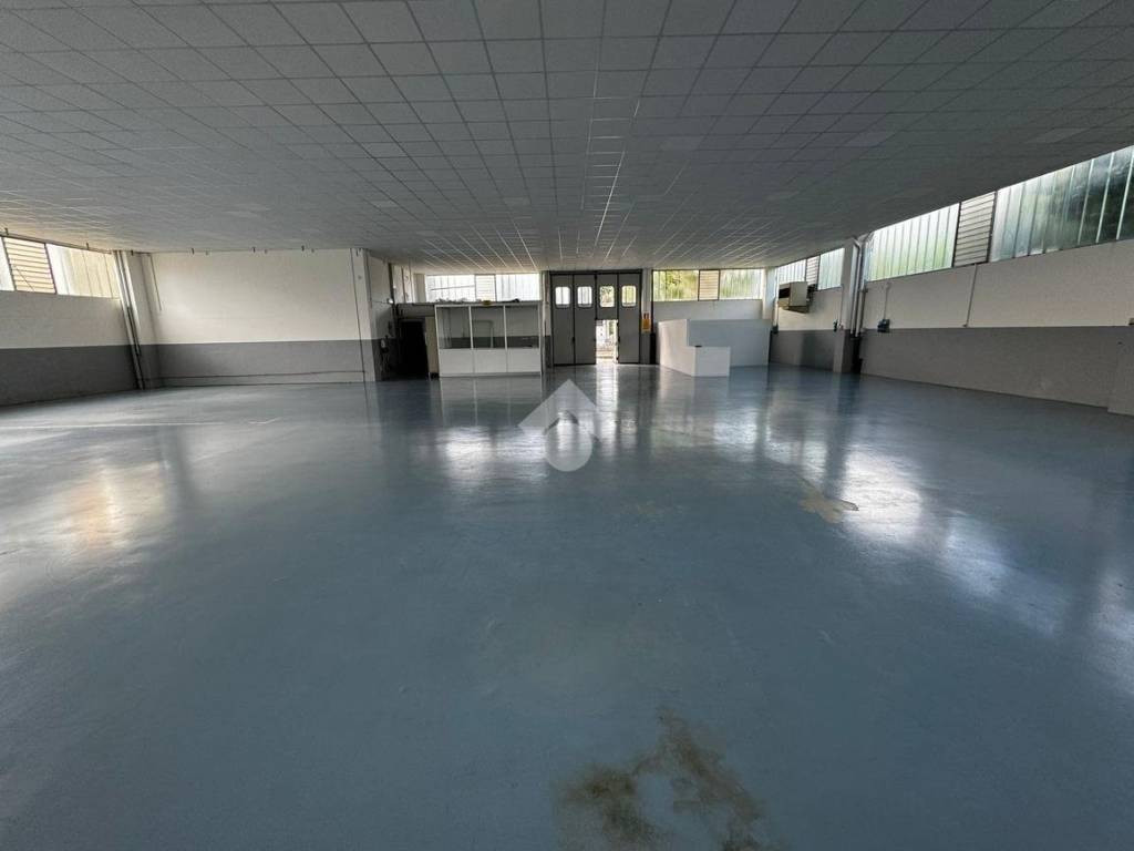 locale commerciale in vendita a Rubiera