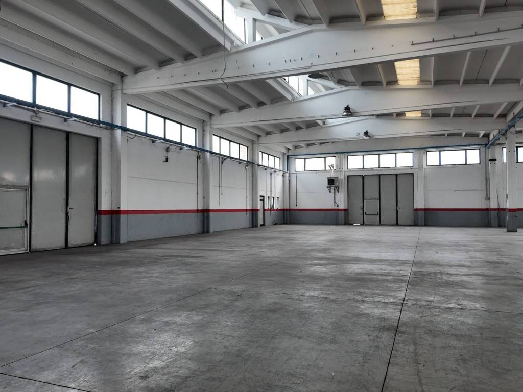 locale commerciale in vendita a Rubiera