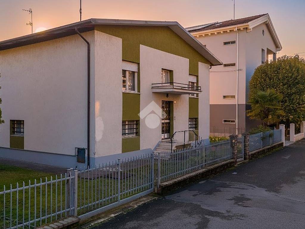 casa indipendente in vendita a Rubiera