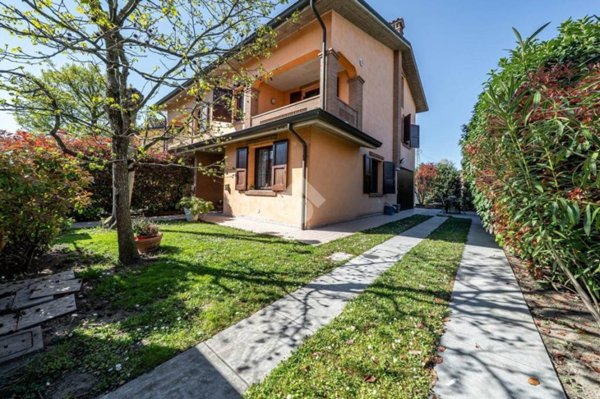 casa indipendente in vendita a Rubiera