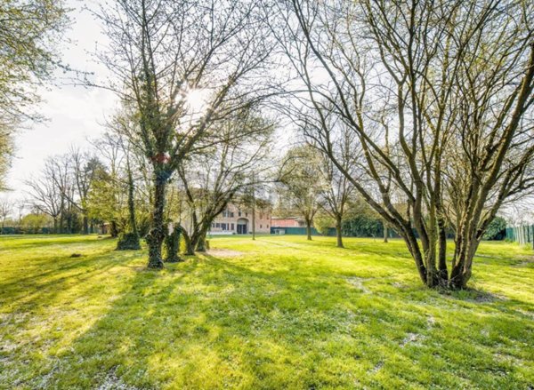 negozio in vendita a Rubiera in zona San Faustino