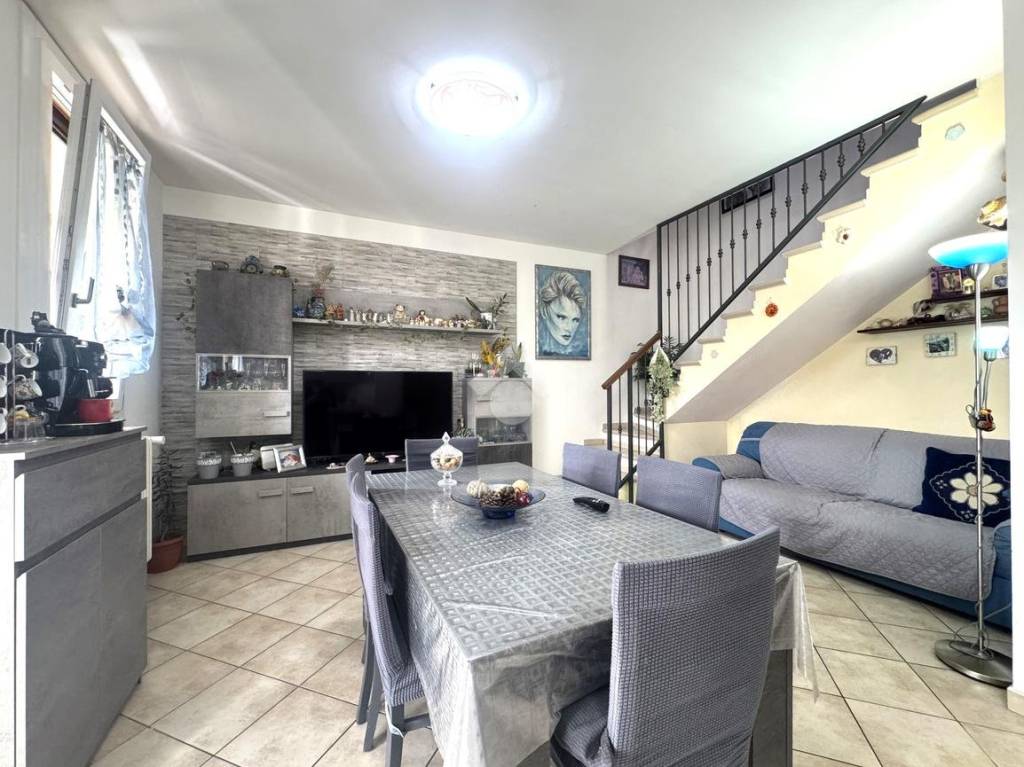 appartamento in vendita a Rubiera in zona Fontana