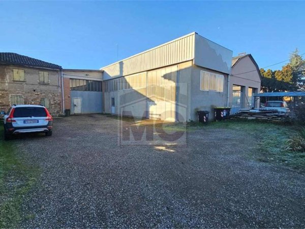 locale commerciale in vendita a Rubiera