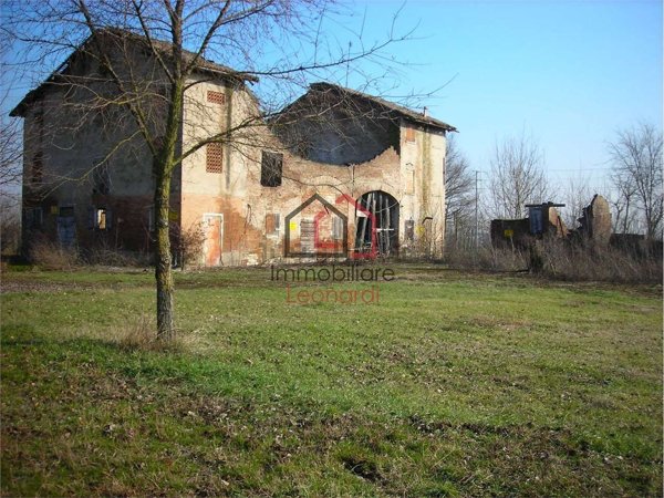 casale in vendita a Rubiera