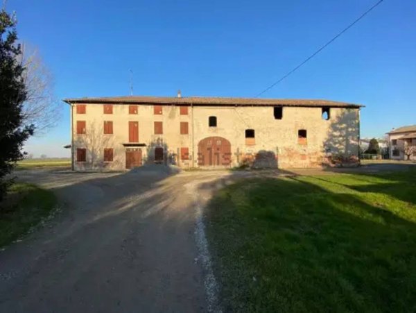 casale in vendita a San Martino in Rio in zona Gazzata