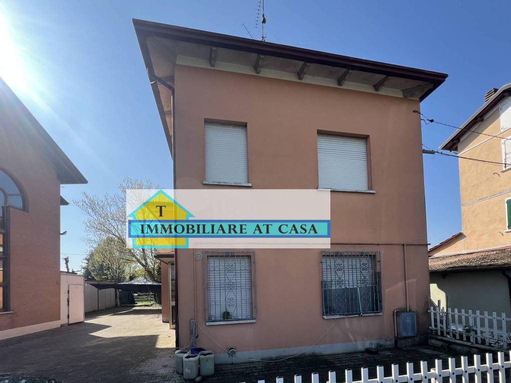 casa indipendente in vendita a San Martino in Rio in zona Stiolo