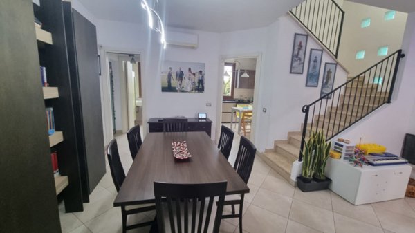 casa indipendente in vendita a San Martino in Rio in zona Stiolo