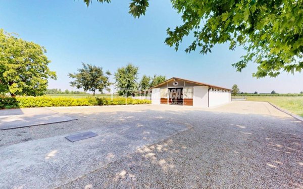 locale commerciale in vendita a San Martino in Rio