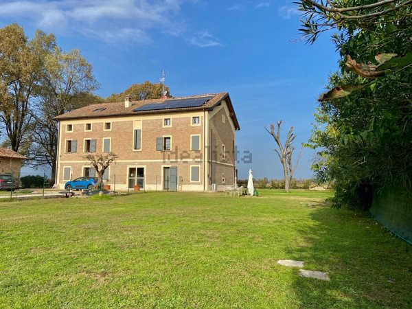 casa indipendente in vendita a San Martino in Rio in zona Stiolo