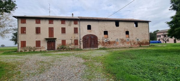 casale in vendita a San Martino in Rio in zona Gazzata