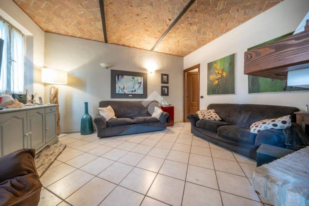 casa indipendente in vendita a San Martino in Rio in zona Stiolo