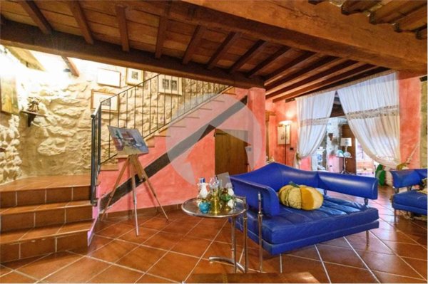 casa indipendente in vendita a San Polo d'Enza in zona Sedignano