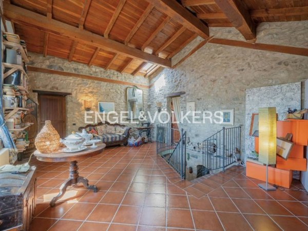 casa indipendente in vendita a San Polo d'Enza in zona Sedignano
