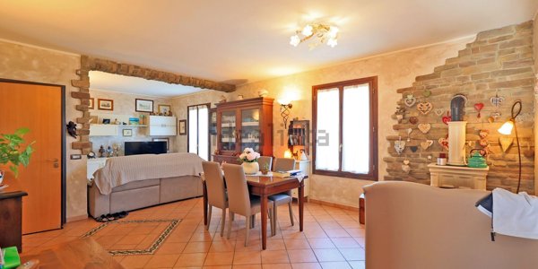 casa indipendente in vendita a San Polo d'Enza in zona Sedignano