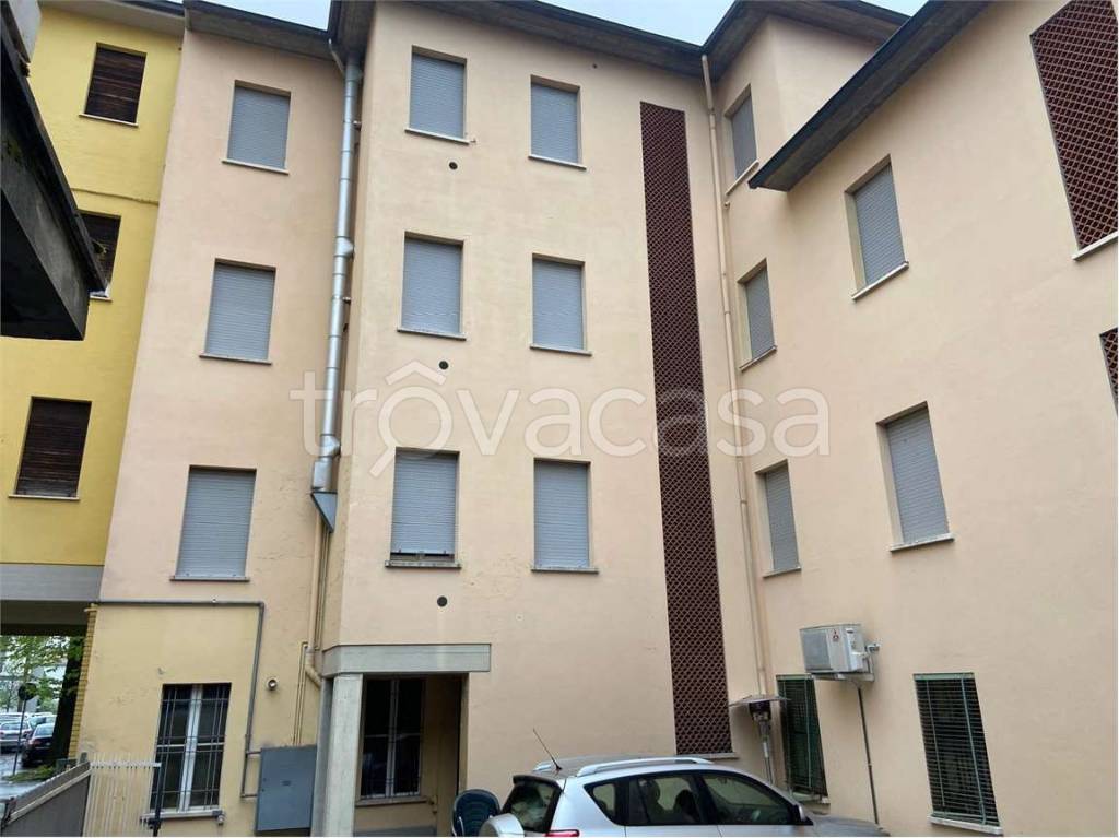 negozio in vendita a San Polo d'Enza in zona Rio Luceria