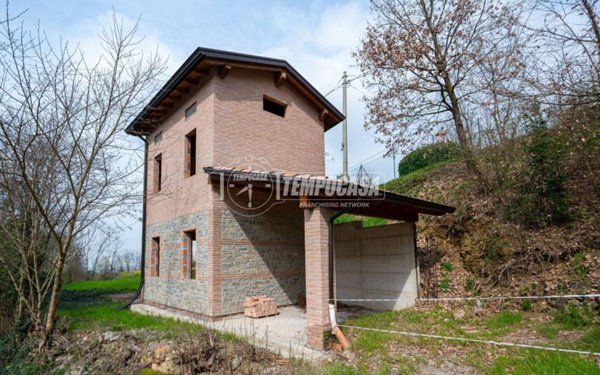 casa indipendente in vendita a San Polo d'Enza in zona Pontenovo