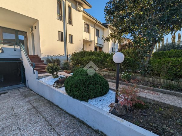 casa indipendente in vendita a Sant'Ilario d'Enza