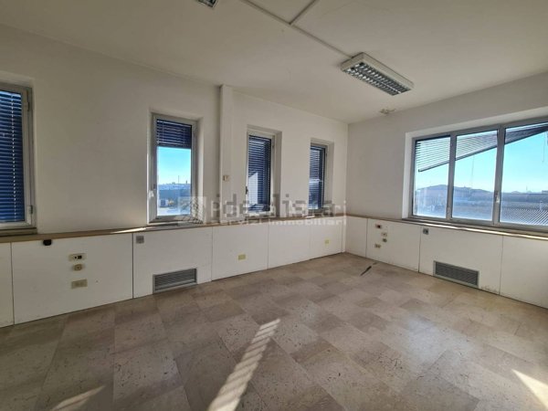 capannone in vendita a Sant'Ilario d'Enza