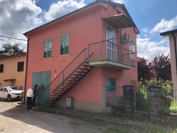 casa indipendente in vendita a Sant'Ilario d'Enza in zona Gazzano