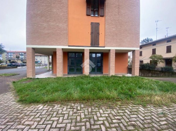 negozio in vendita a Sant'Ilario d'Enza in zona Calerno