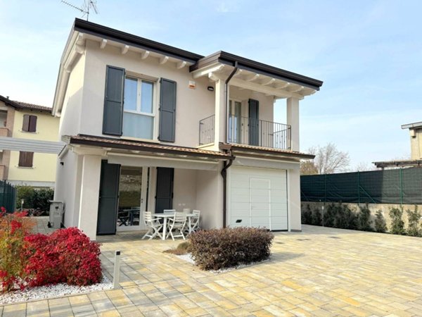 casa indipendente in vendita a Sant'Ilario d'Enza