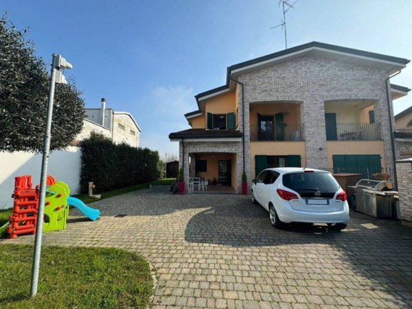 casa indipendente in vendita a Sant'Ilario d'Enza