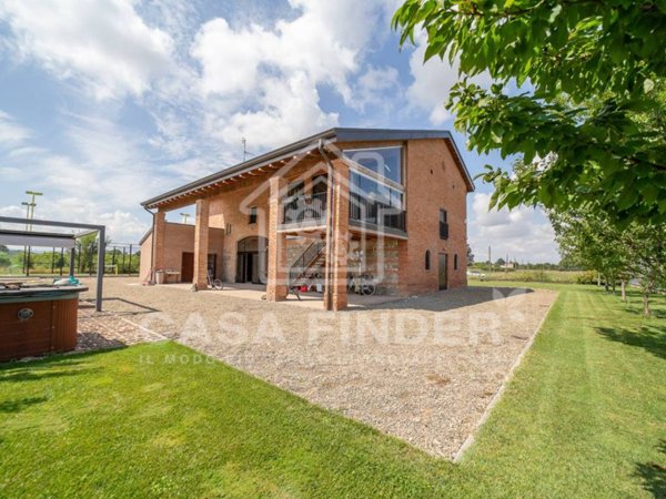 casa indipendente in vendita a Sant'Ilario d'Enza in zona Falconara