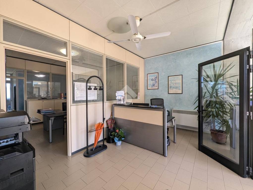 ufficio in vendita a Sant'Ilario d'Enza