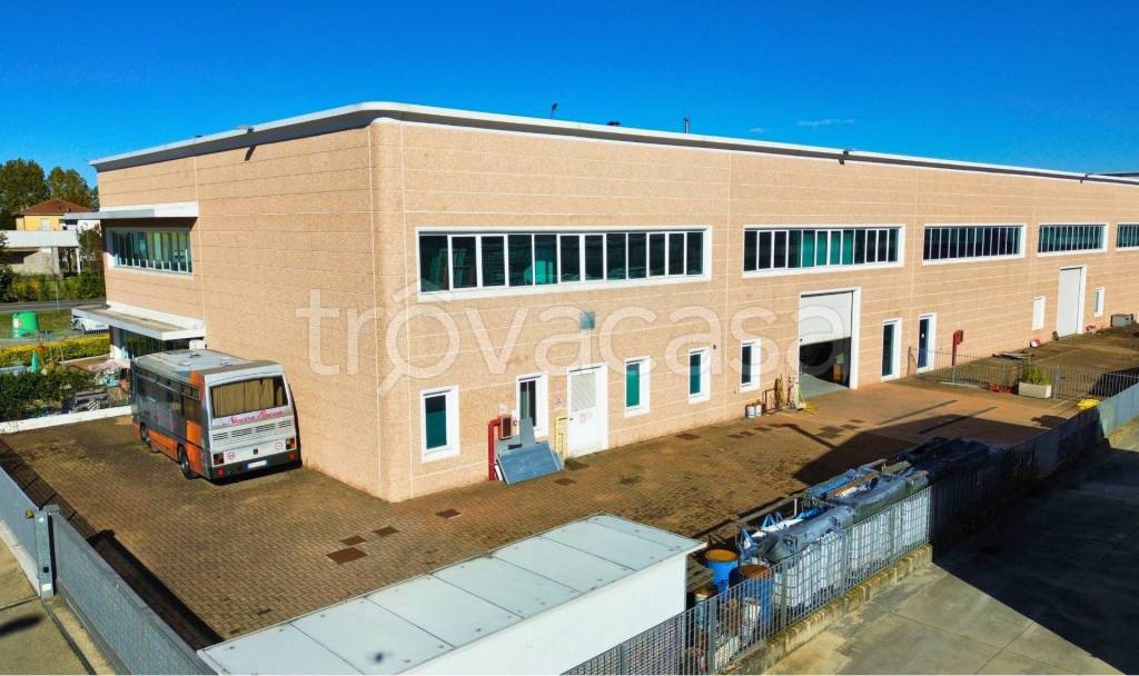 locale commerciale in vendita a Sant'Ilario d'Enza in zona Calerno