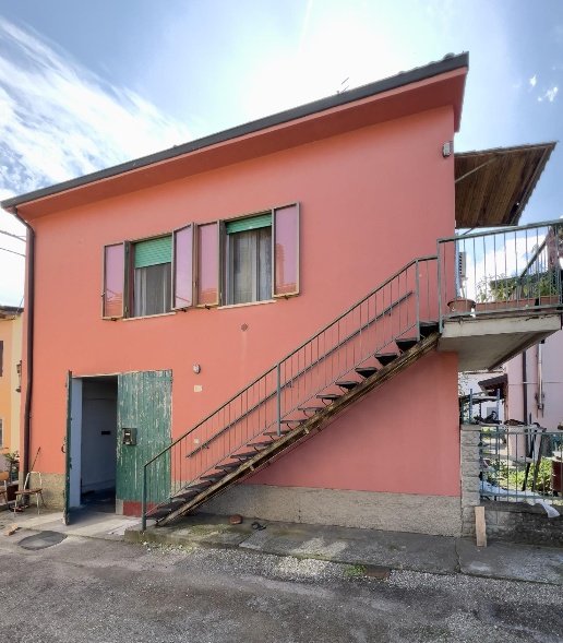 casa indipendente in vendita a Sant'Ilario d'Enza in zona Gazzano