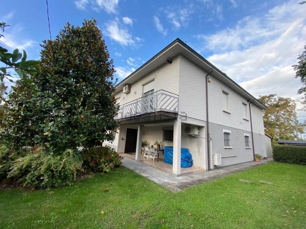 casa indipendente in vendita a Sant'Ilario d'Enza in zona Calerno