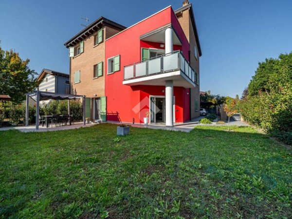 casa indipendente in vendita a Sant'Ilario d'Enza in zona Calerno
