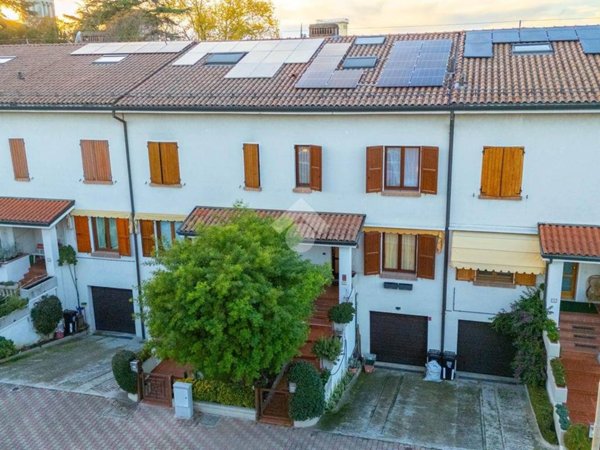 casa indipendente in vendita a Sant'Ilario d'Enza