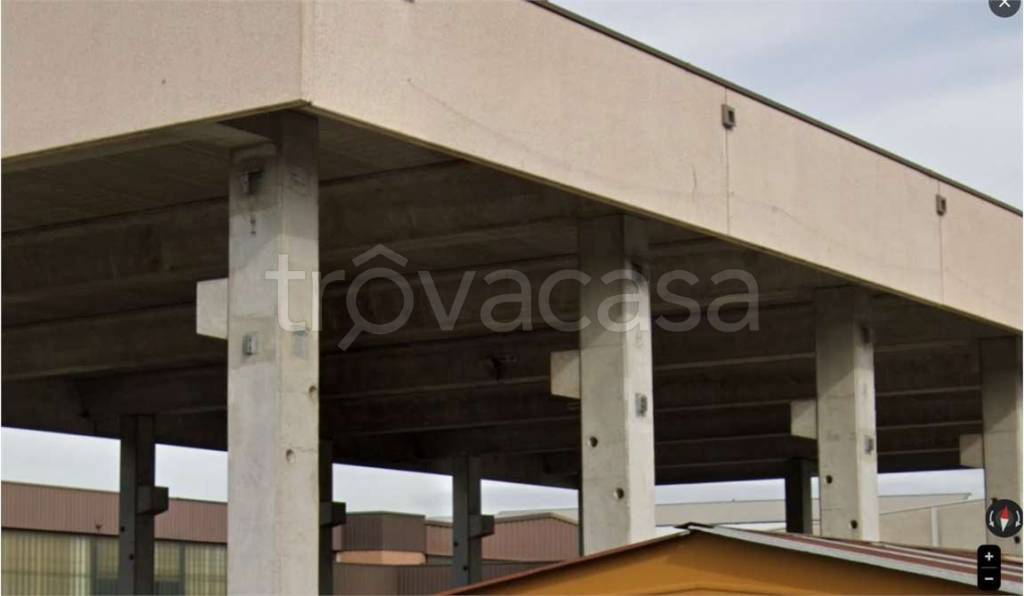 locale commerciale in vendita a Sant'Ilario d'Enza in zona Calerno