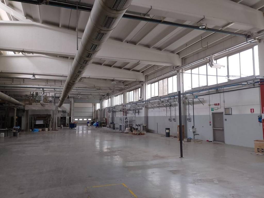 locale commerciale in vendita a Sant'Ilario d'Enza