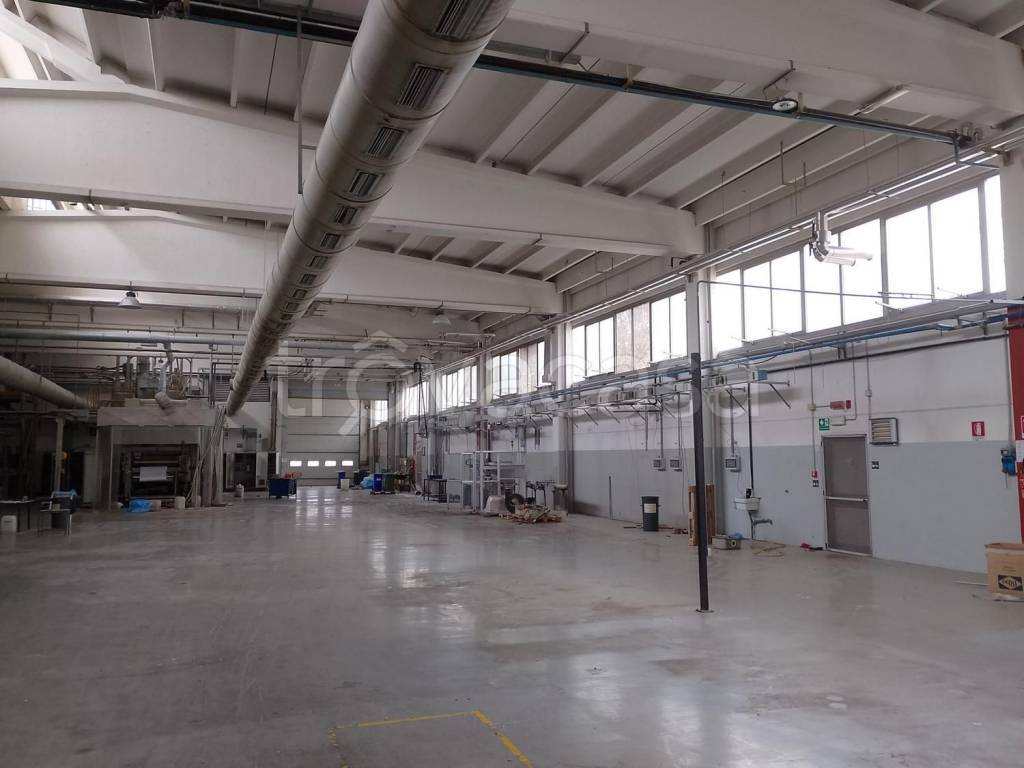 locale commerciale in vendita a Sant'Ilario d'Enza