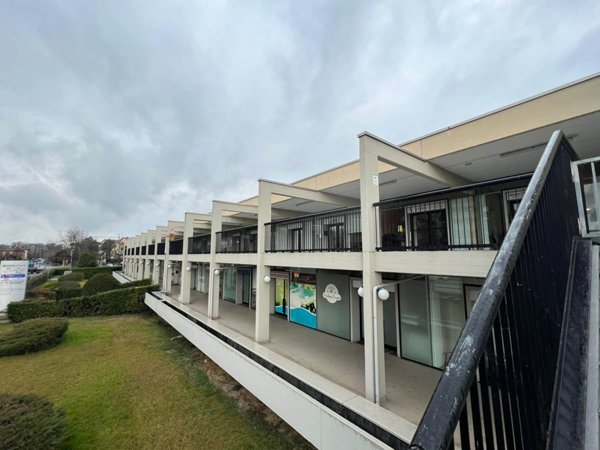 ufficio in vendita a Sant'Ilario d'Enza