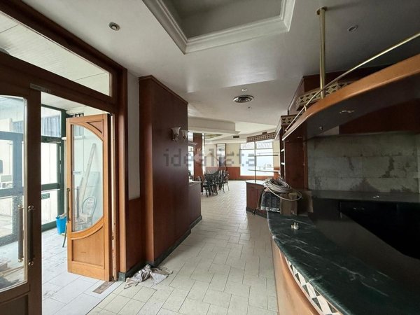 locale commerciale in vendita a Sant'Ilario d'Enza