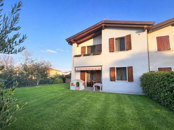 casa indipendente in vendita a Sant'Ilario d'Enza