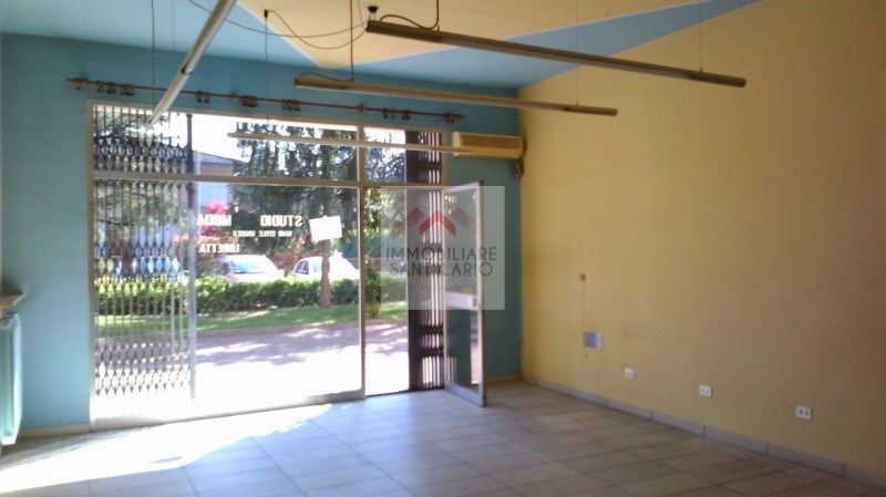 negozio in vendita a Sant'Ilario d'Enza