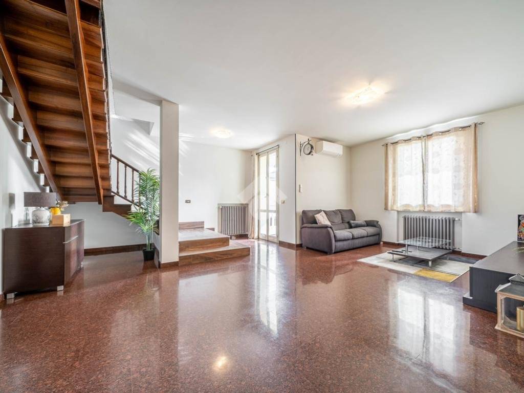 casa indipendente in vendita a Sant'Ilario d'Enza