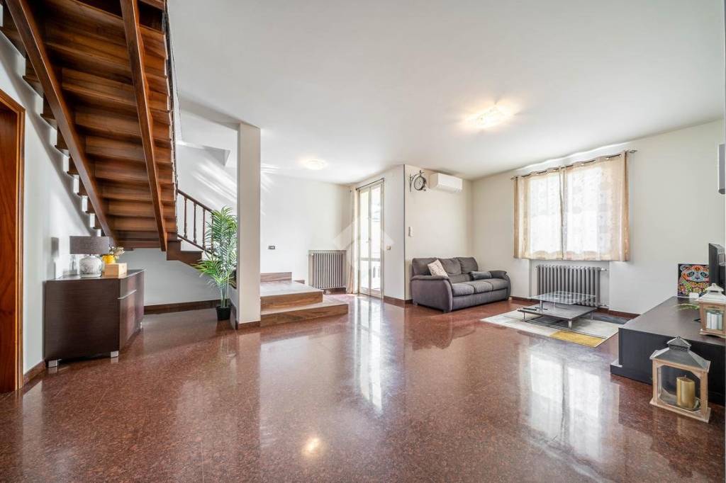 casa indipendente in vendita a Sant'Ilario d'Enza