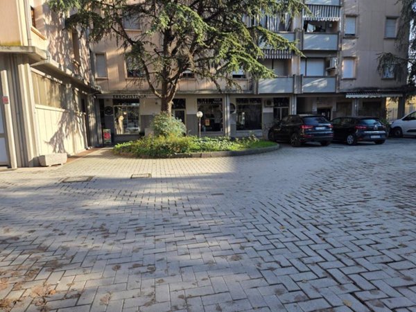 negozio in vendita a Sant'Ilario d'Enza