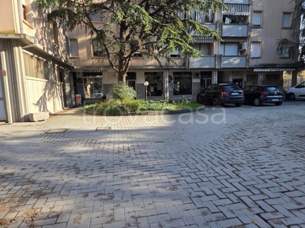 negozio in vendita a Sant'Ilario d'Enza