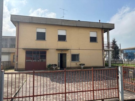 casa indipendente in vendita a Sant'Ilario d'Enza in zona Calerno